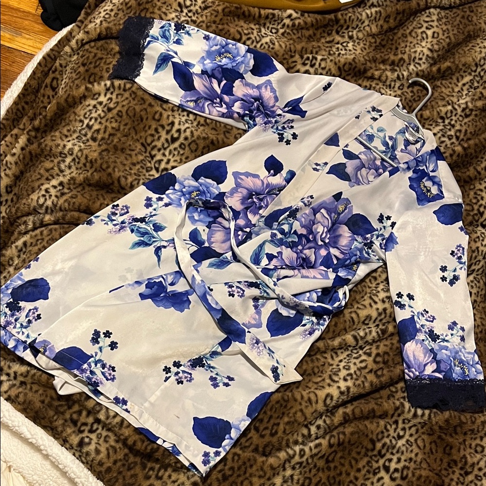 Floral Blue and White Women's Robe